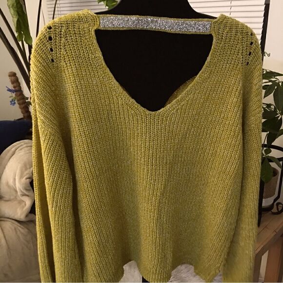 89th Madison! Back and front deep V oversized sleeve bling back sweater - Picture 3 of 5